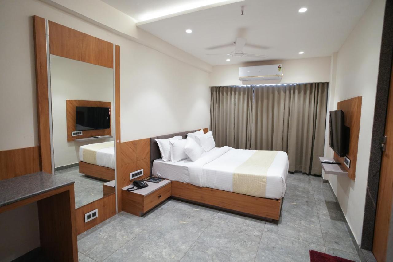 Rds Hotel Ahmedabad Exterior foto