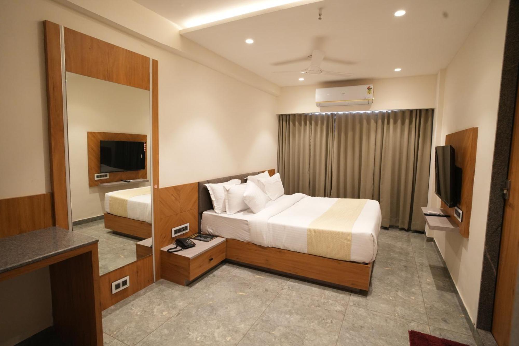 Rds Hotel Ahmedabad Exterior foto