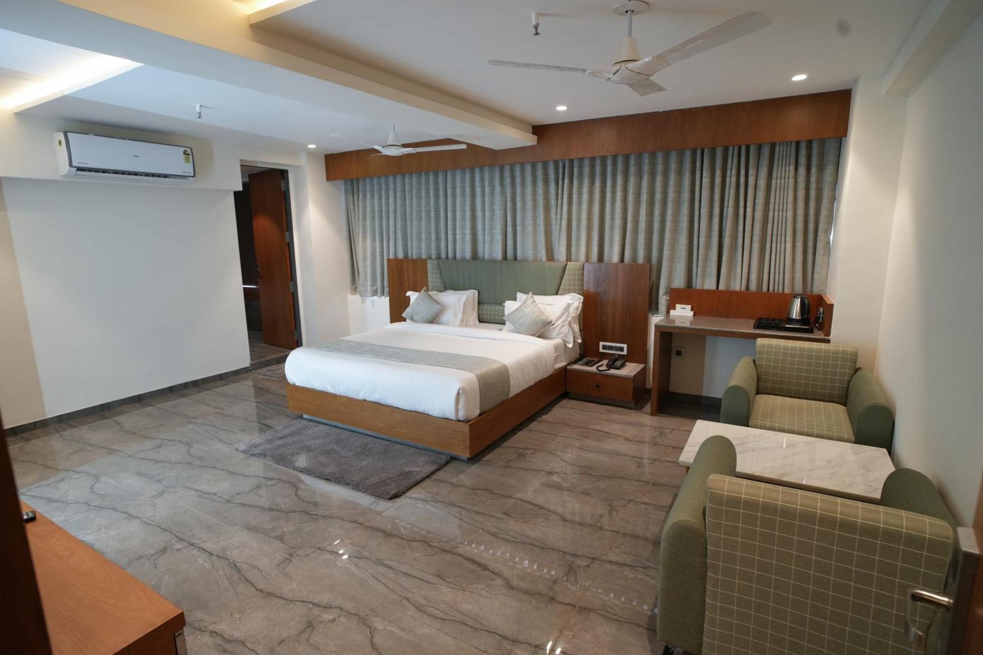 Rds Hotel Ahmedabad Exterior foto