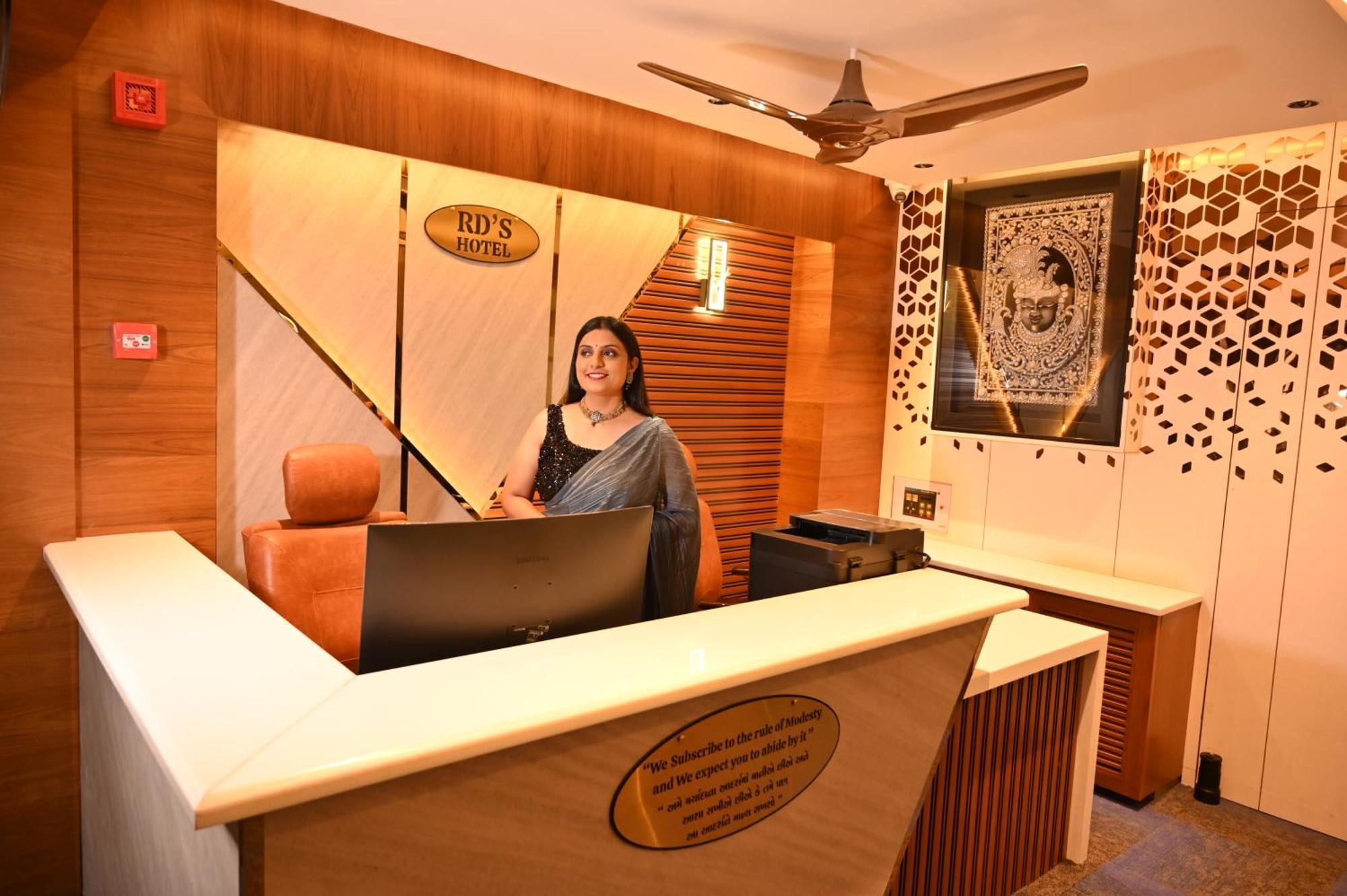 Rds Hotel Ahmedabad Exterior foto