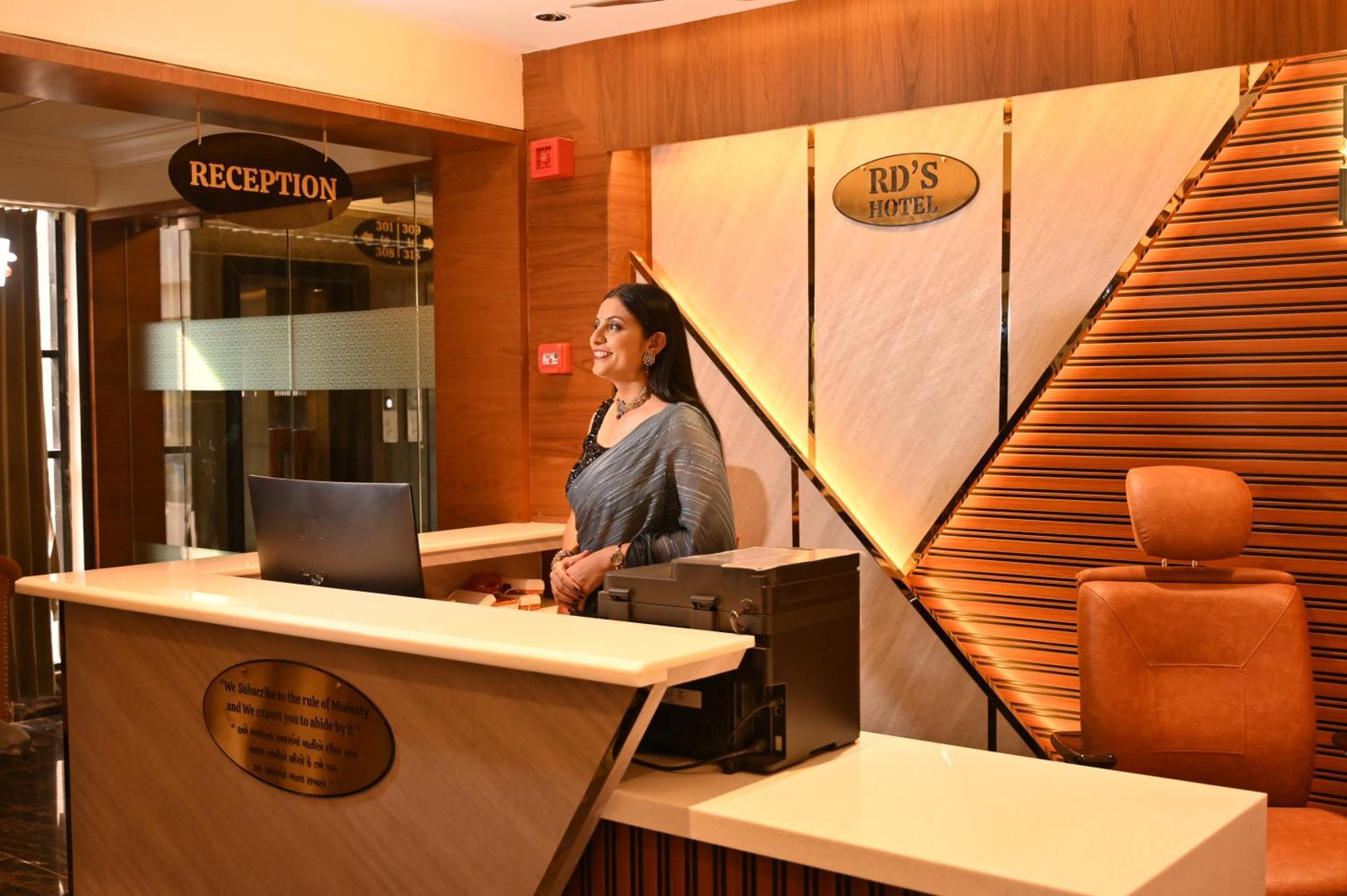 Rds Hotel Ahmedabad Exterior foto