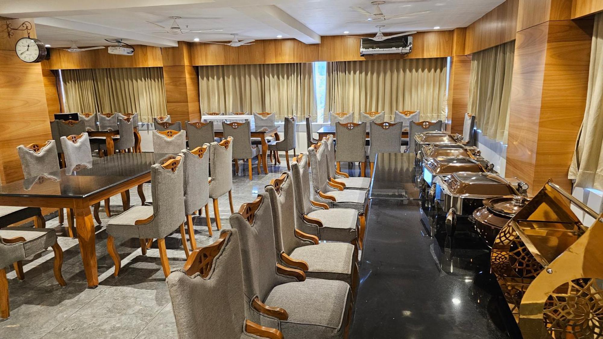 Rds Hotel Ahmedabad Exterior foto